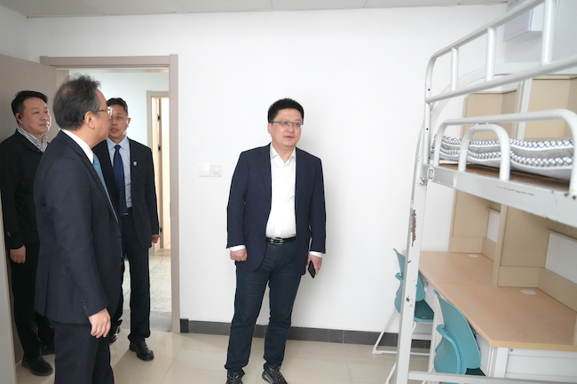 胡志斌校长调研学生社区1.jpg