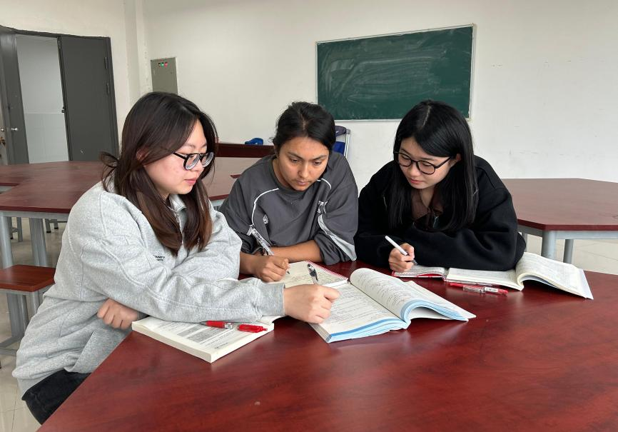 学院“一站式”学生社区组织开展学业帮扶活动.png 学院“一站式”学生社区组织开展学业帮扶活动.png