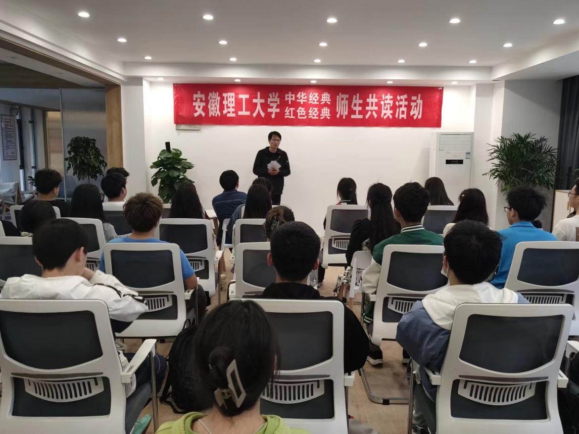 代先祥领读红色经典《七律·长征》.png