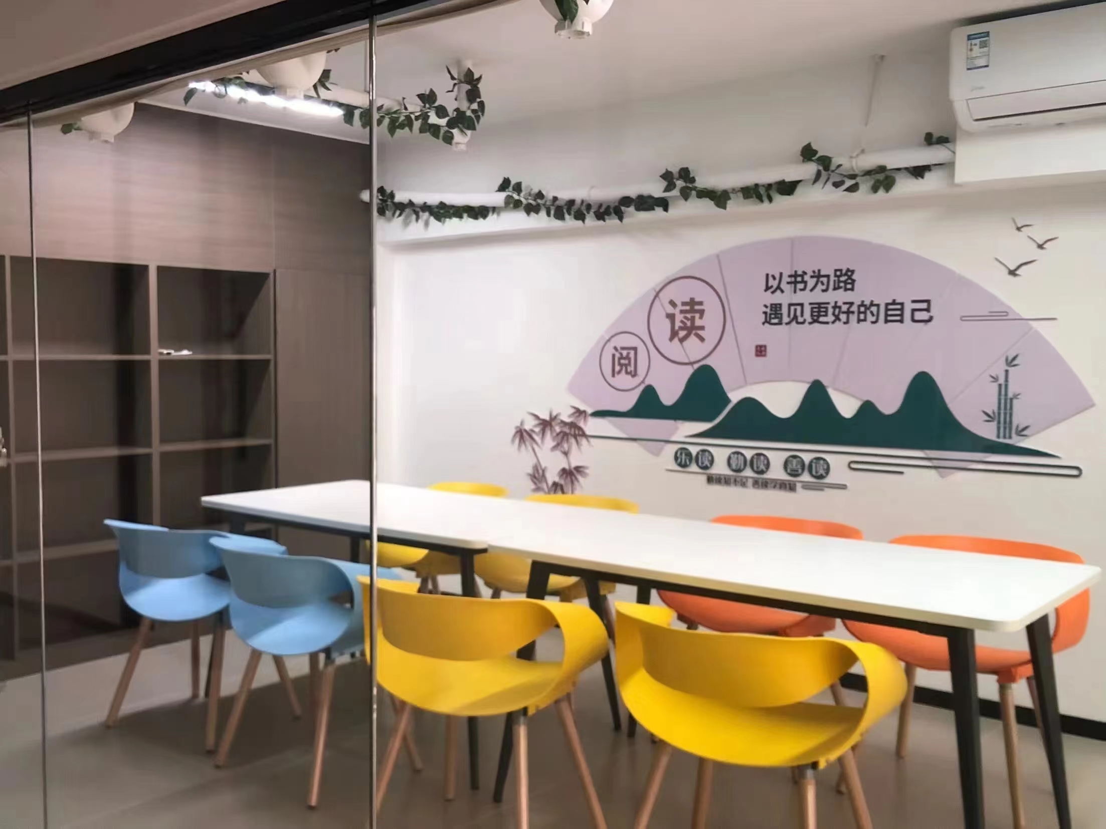 就业创业导航站内部1(C区8号楼).jpg 就业创业导航站内部1(C区8号楼).jpg