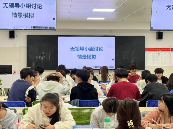 开展无领导小组讨论情景模拟.png