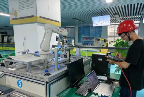 智能制造学院举办工业机器人技术应用技能大赛