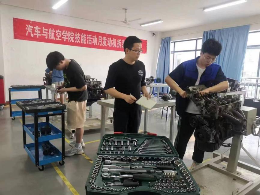 “汽车发动机拆装与测量”技能大赛