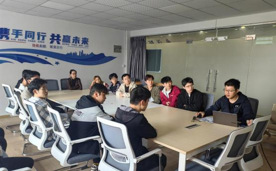 辅导员马文婷在义苑“一站式”学生社区开展征兵宣传讲座活动.png