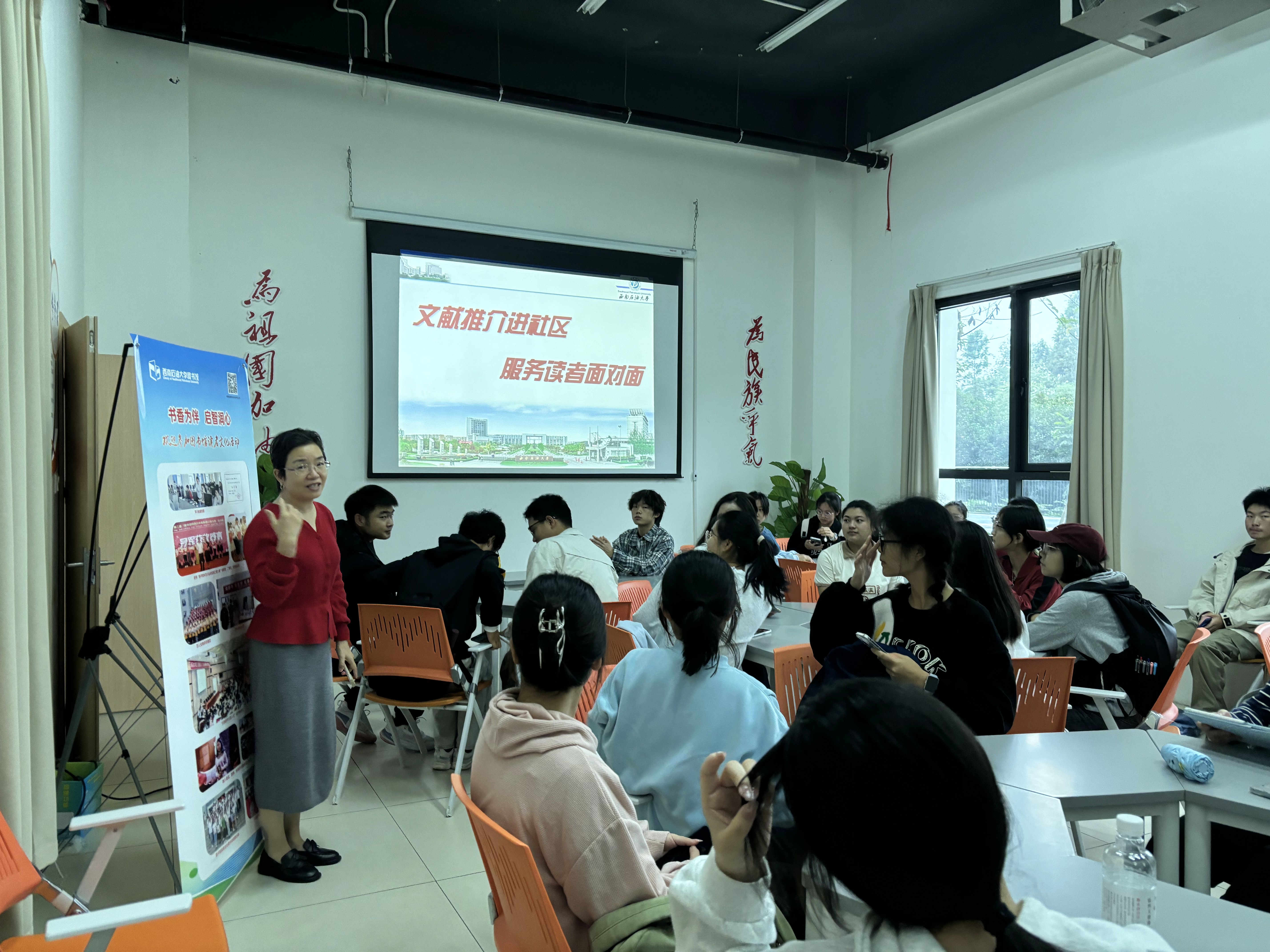 携手图书馆举办社区活动.jpg