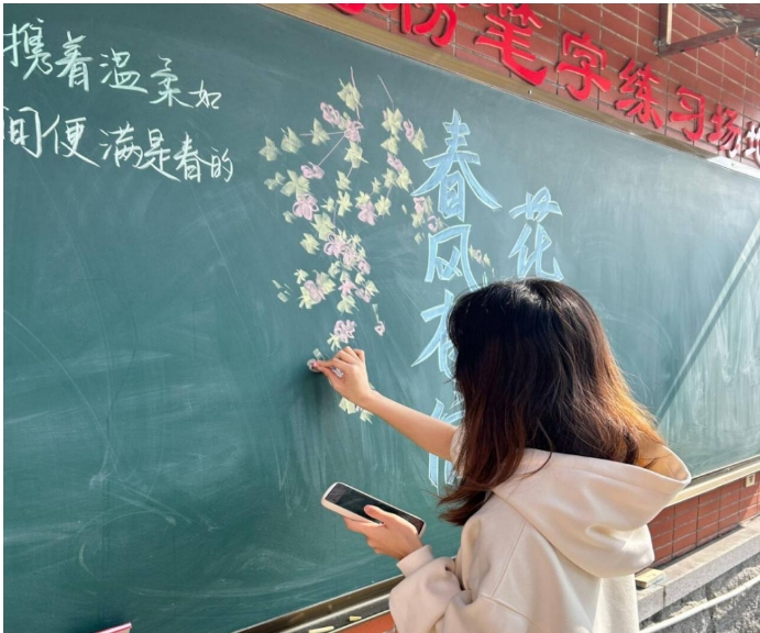 学生在学生社区粉笔字练习场地练习.png 学生在学生社区粉笔字练习场地练习.png