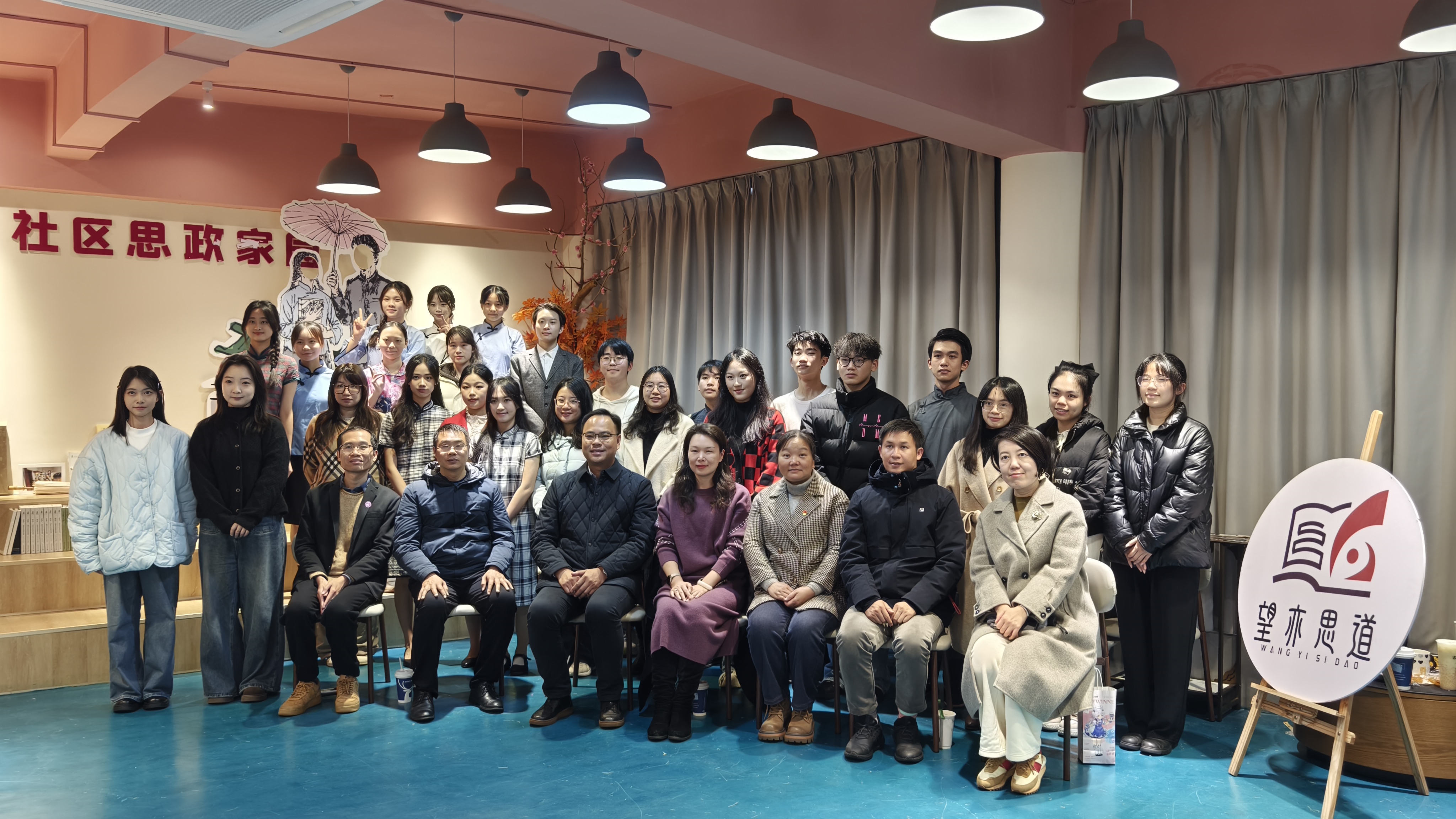 学生社区举办新西南剧展十周年回顾展2.jpg