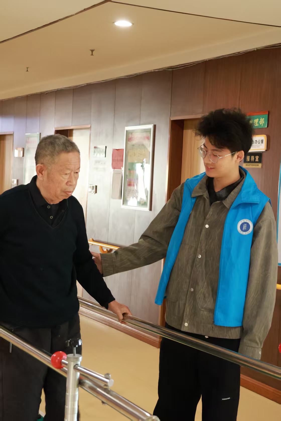 让青春与银发温暖相拥6.jpg