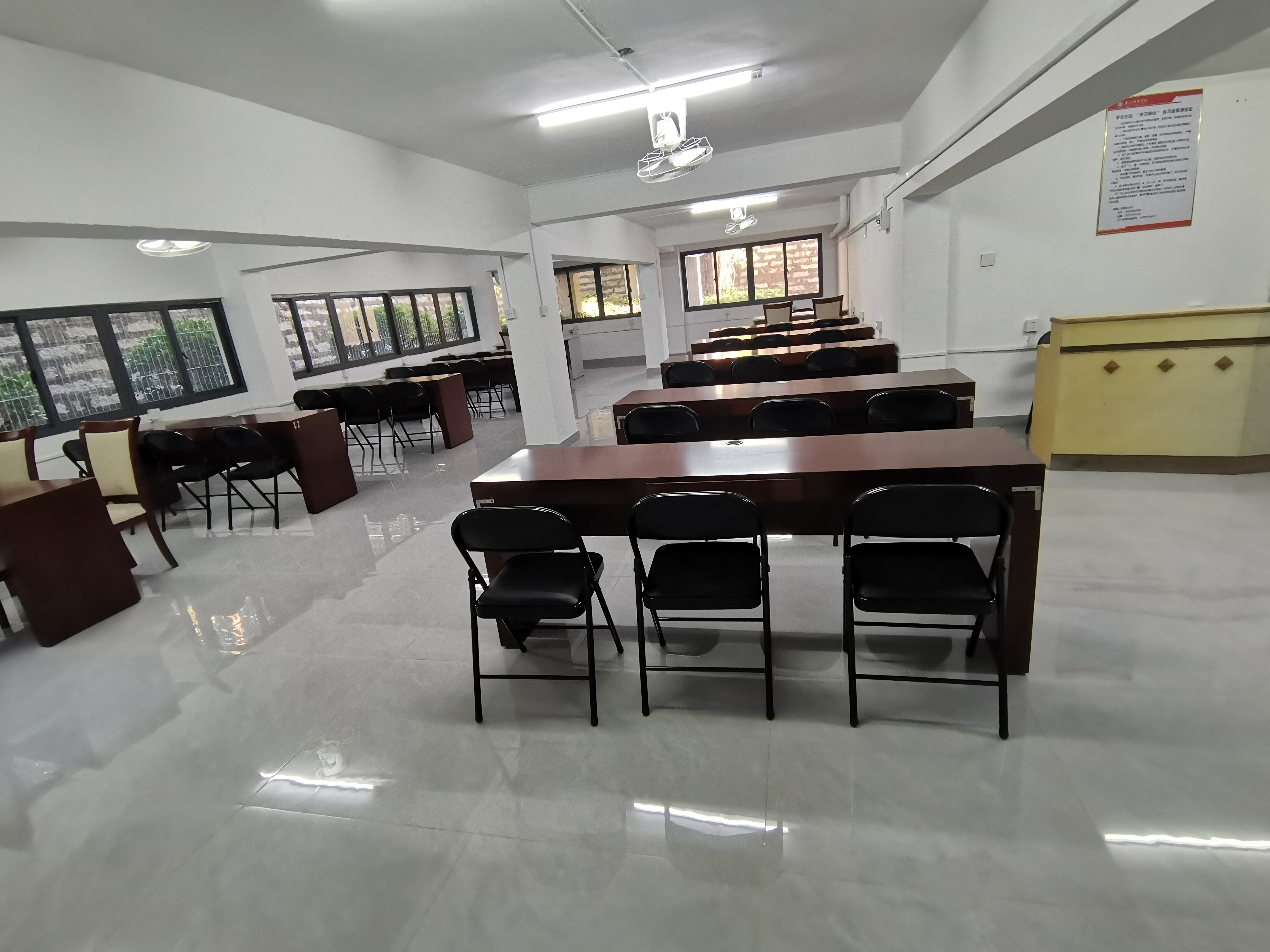 学习驿站自习室(C区11号楼架空层2).jpg 学习驿站自习室(C区11号楼架空层2).jpg