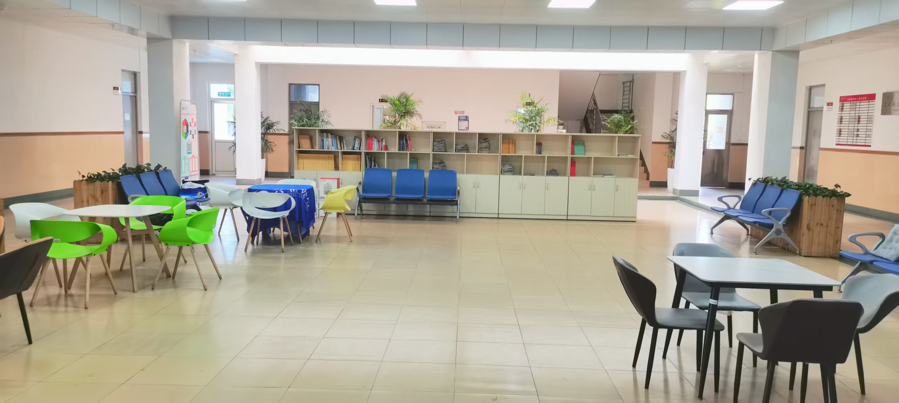 学生服务中心1.jpg 学生服务中心1.jpg