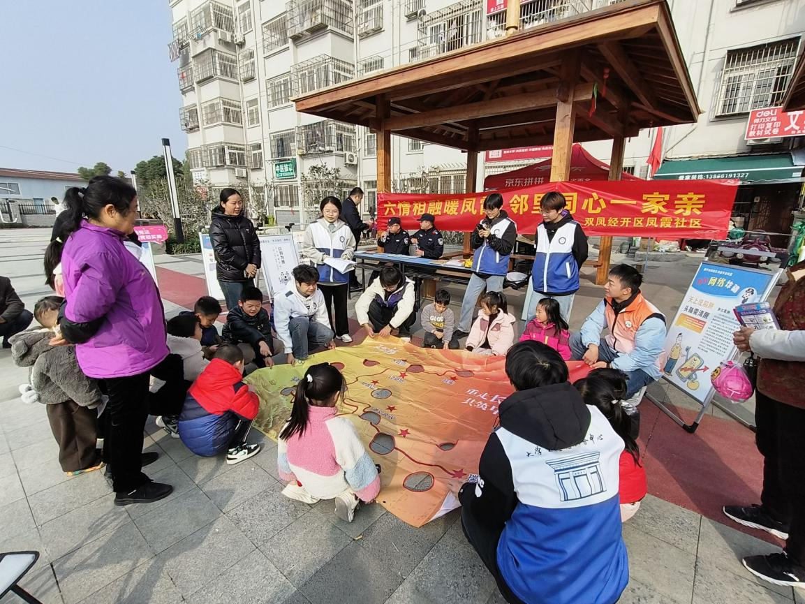 学院志愿者前往凤霞社区进行志愿宣讲.png