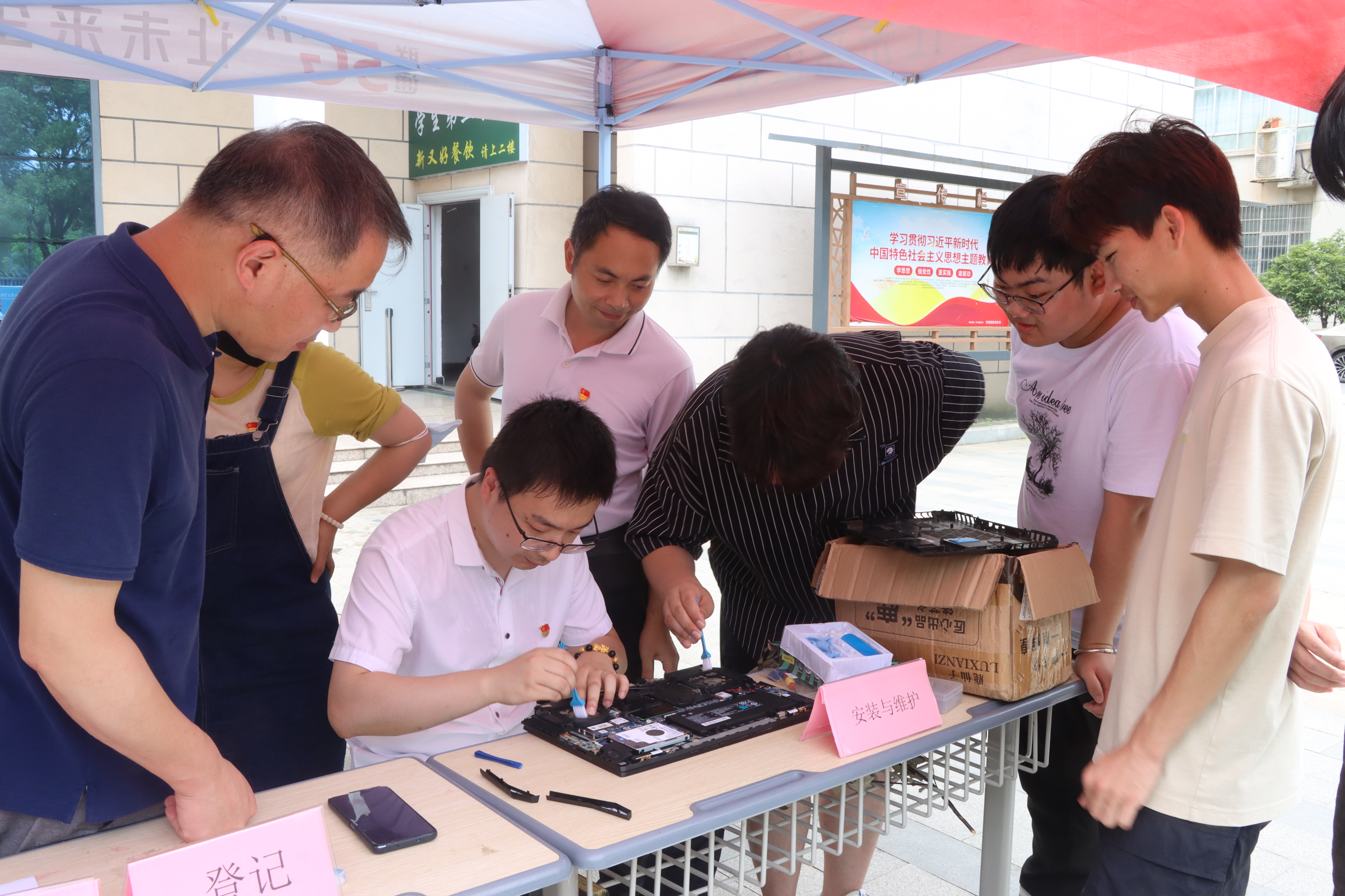 信息工程学院党支部开展电脑系统安装与维护志愿服务2