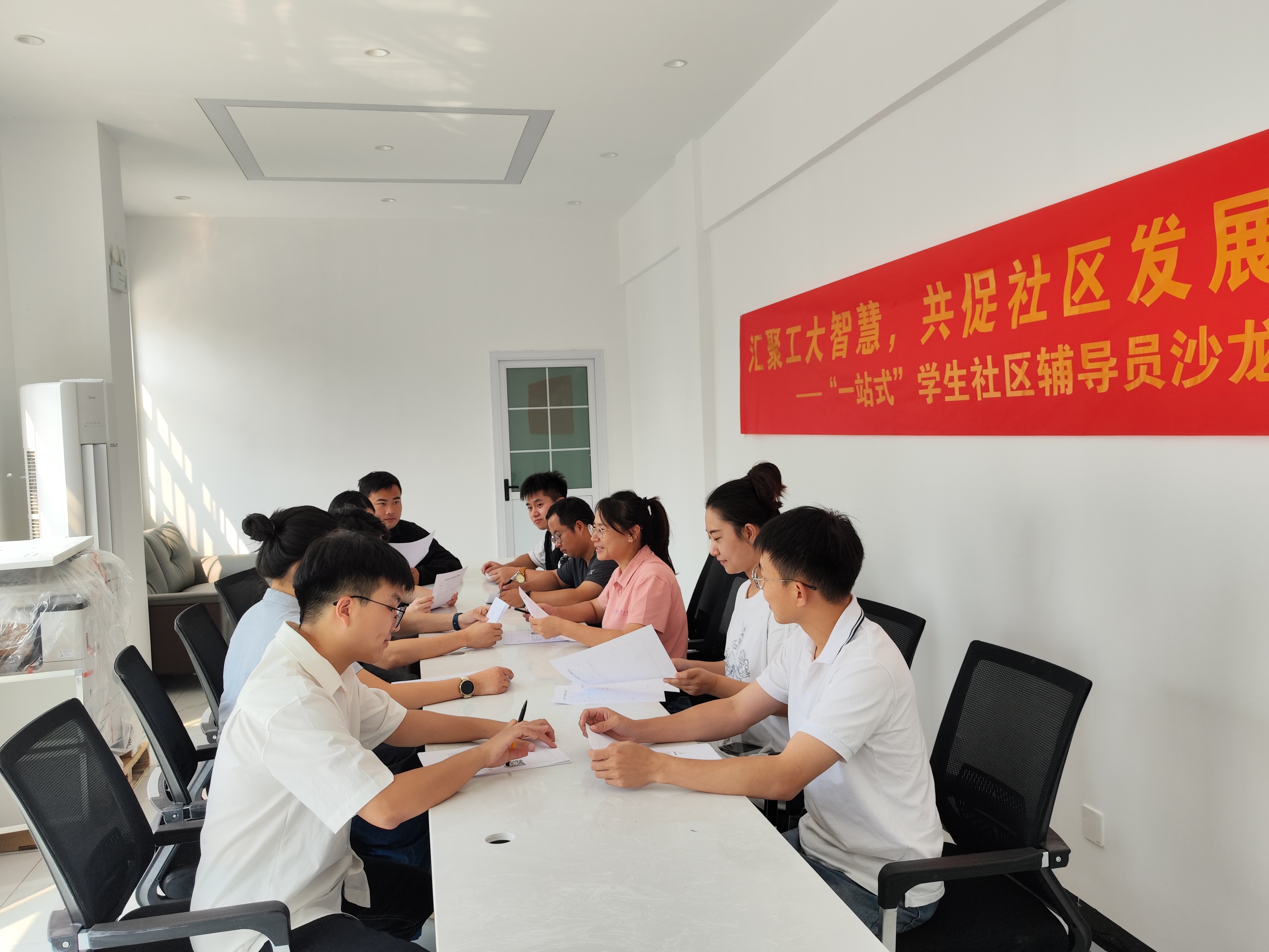 “寓心·育人”学生社区辅导员专项工作团队工作研讨沙龙.jpg