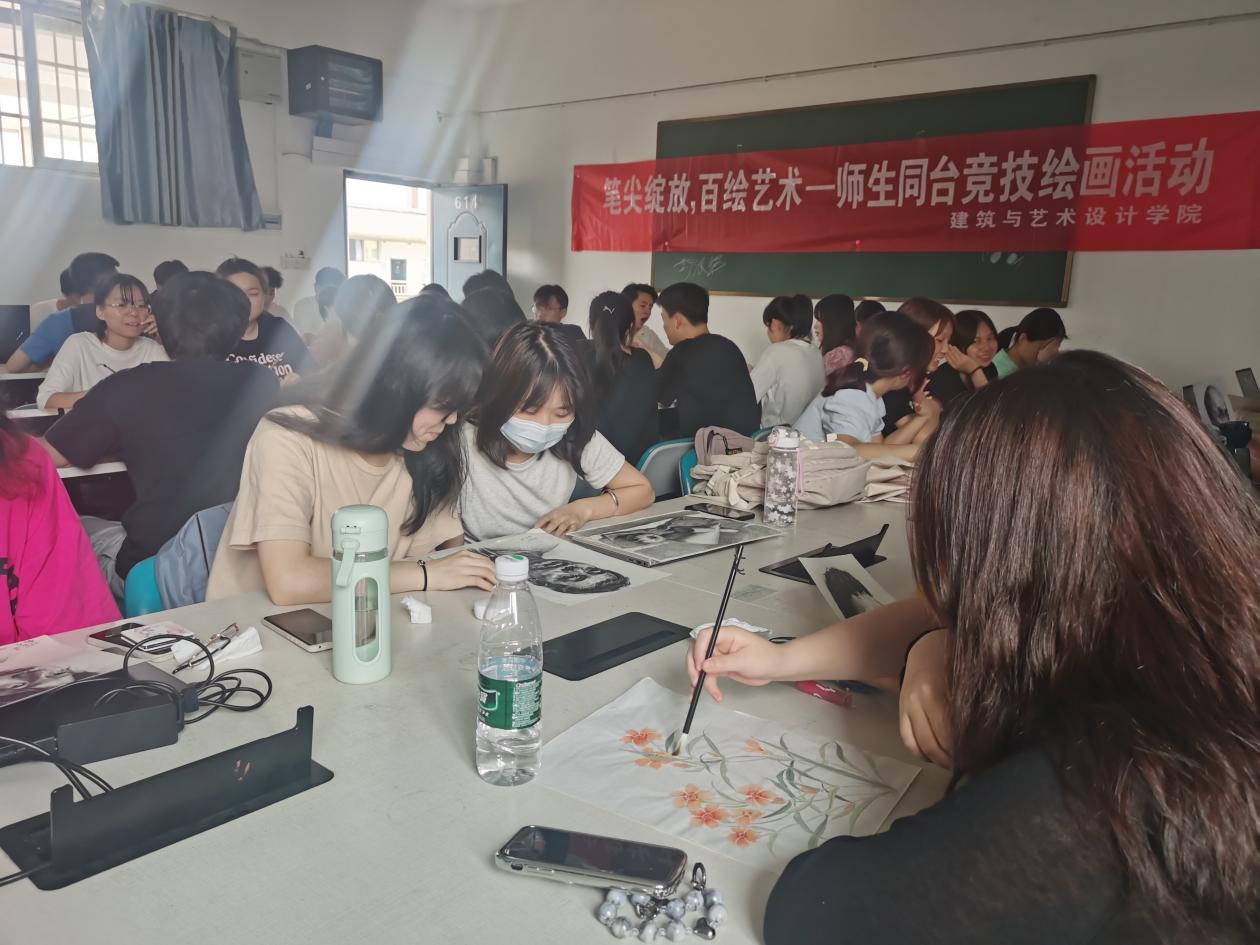 建艺学院举办“笔尖绽放,百绘艺术—师生同台竞技绘画活动”技能竞赛