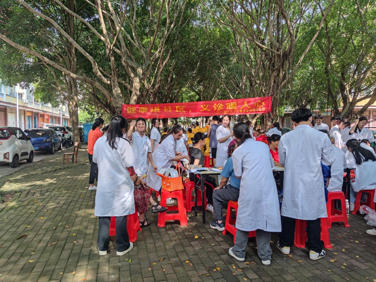 “健康进社区,义诊暖人心”金葫社区义诊活动.png “健康进社区,义诊暖人心”金葫社区义诊活动.png