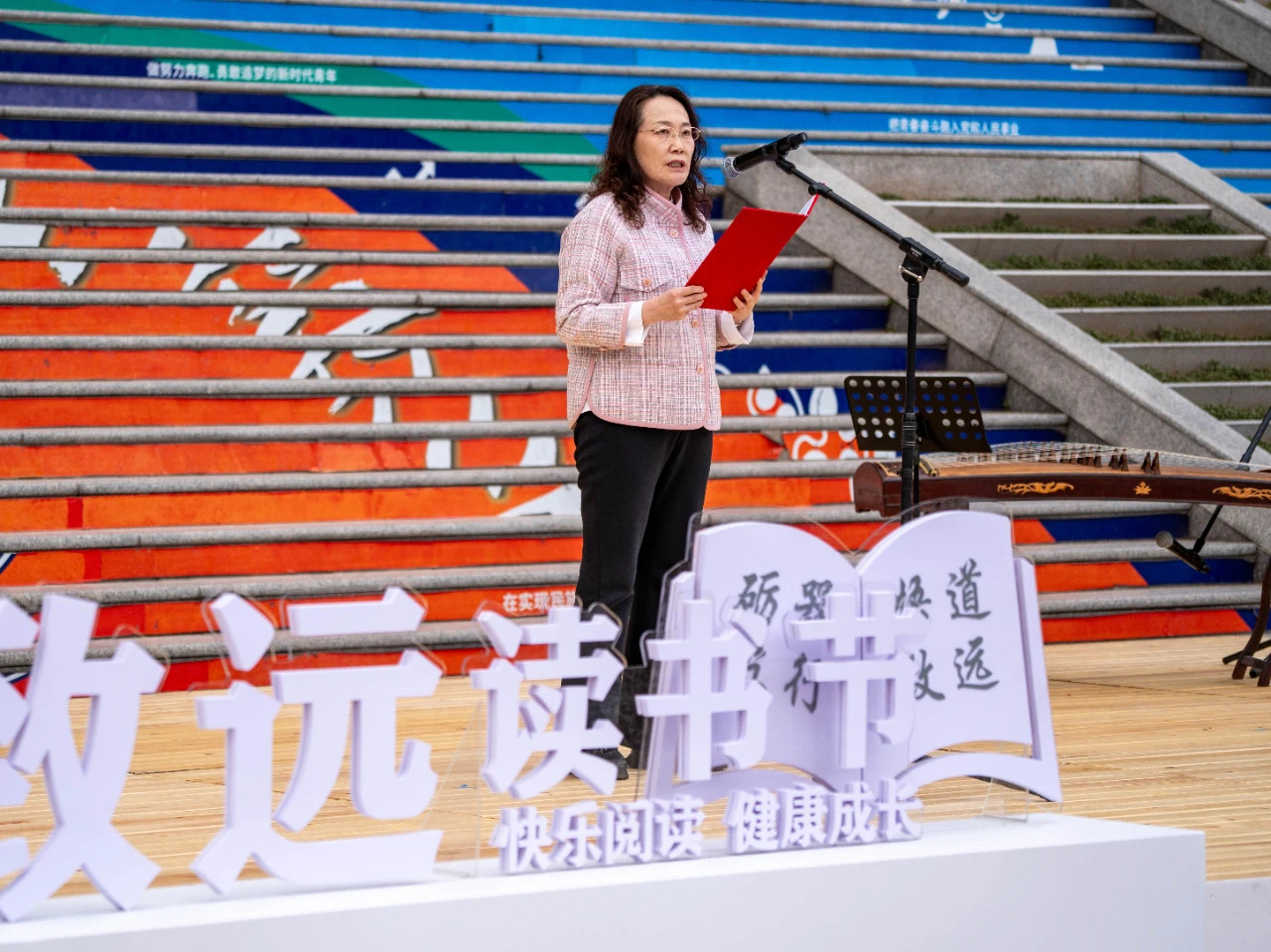 王宏朗读《毛泽东影响中国的88个关键词》节选.jpg 王宏朗读《毛泽东影响中国的88个关键词》节选.jpg