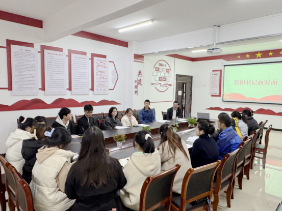 学校党委书记刘建国到博乐社区与师生代表座谈交流