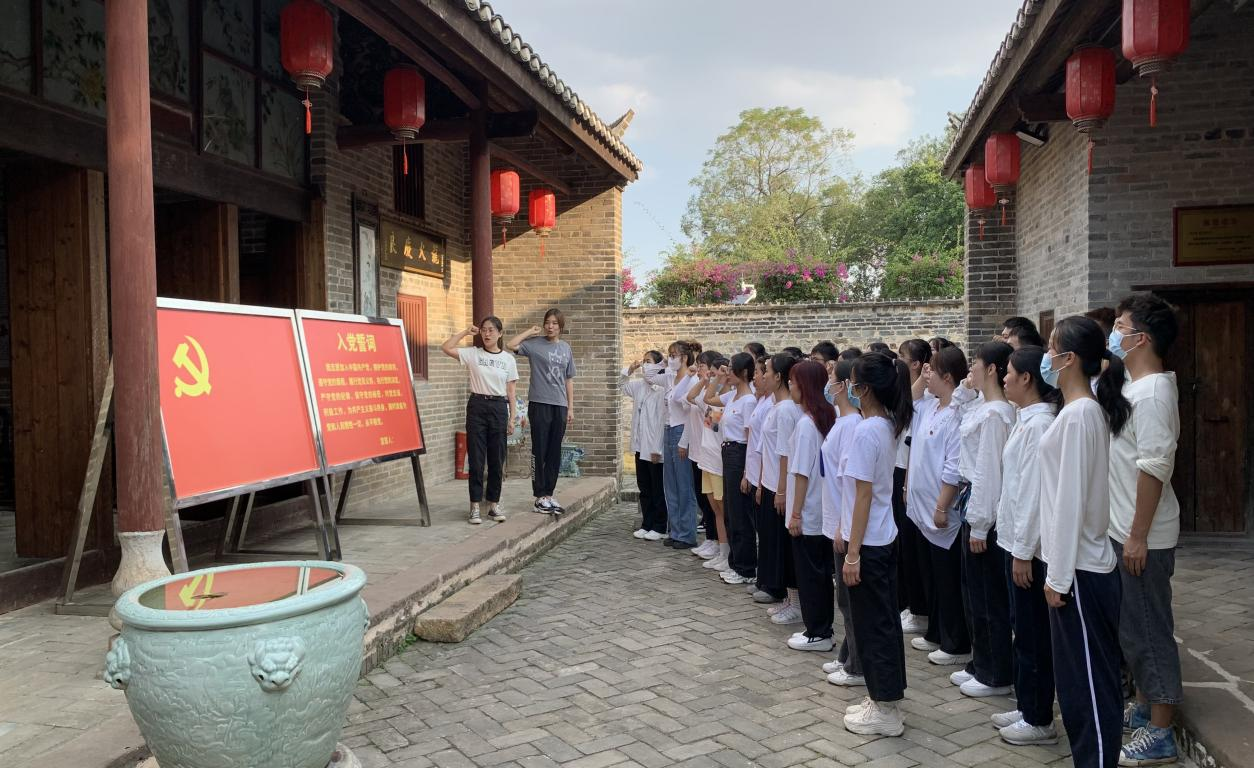 学生第一党支部、学生第二党支部赴林景云故居参观学习.png 学生第一党支部、学生第二党支部赴林景云故居参观学习.png