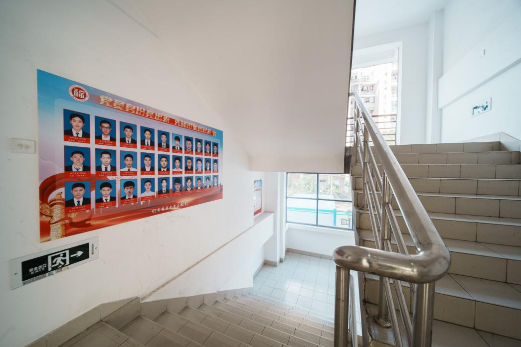 图1 党员宣传栏.png