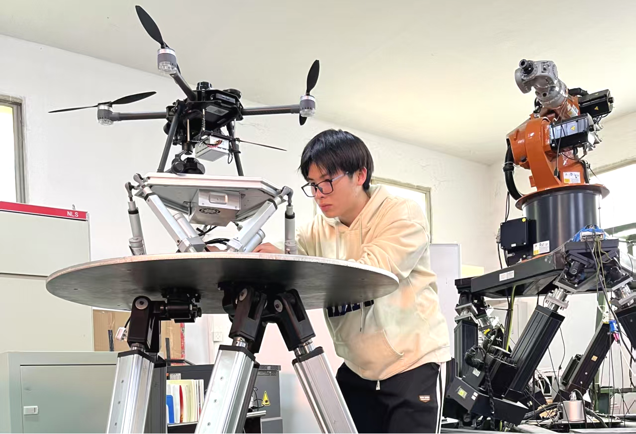 图1学生测试双层波浪补偿平台.png 图1学生测试双层波浪补偿平台.png