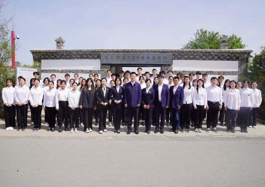 社区开展 “红色传承 培根铸魂”现地思政课.png 社区开展 “红色传承 培根铸魂”现地思政课.png