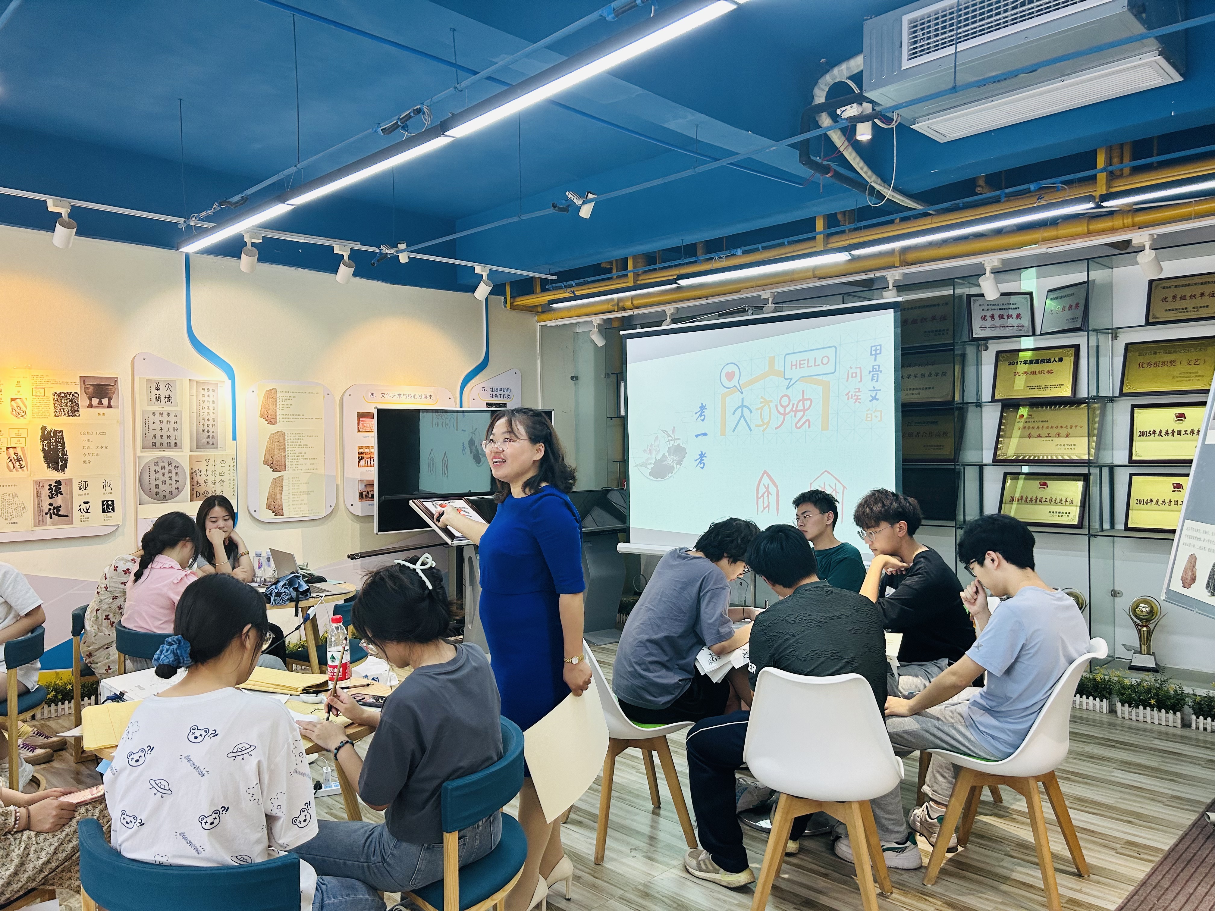 “感受汉字魅力，漫步历史长廊”公益讲坛.JPG