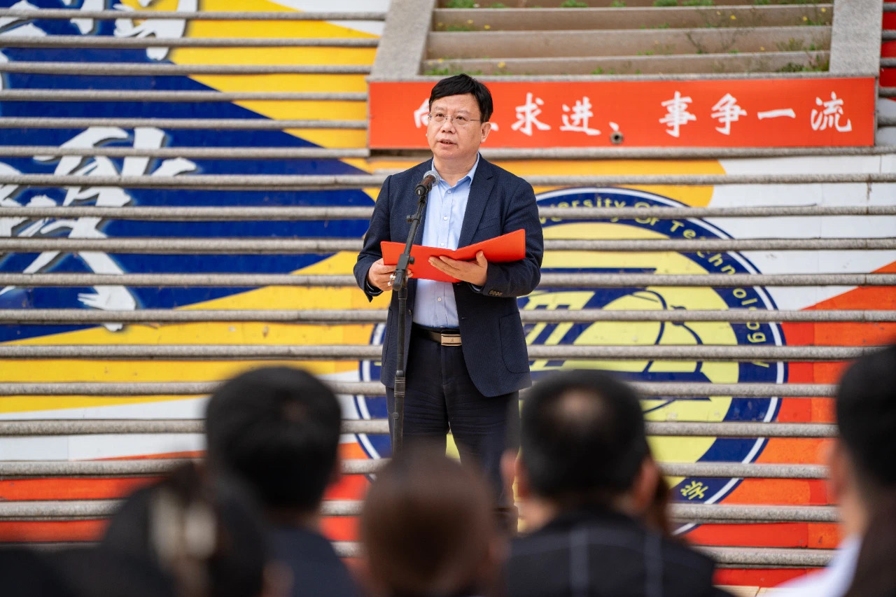 张启俭朗读《中国制造:民族复兴的澎湃力量》节选.jpg 张启俭朗读《中国制造:民族复兴的澎湃力量》节选.jpg