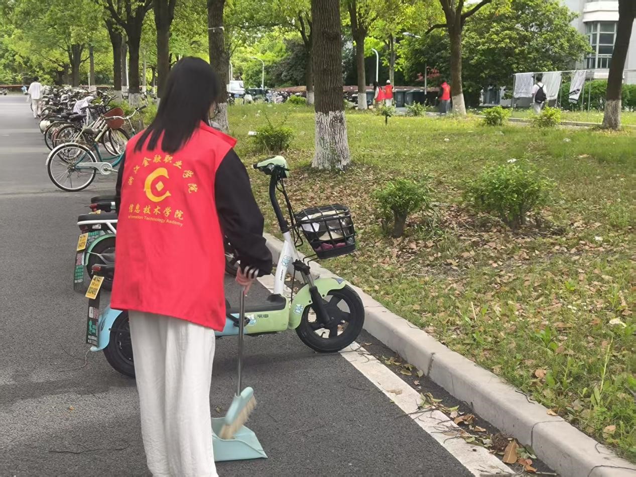 家园劳动日2.jpg 家园劳动日2.jpg