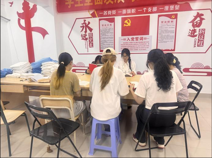 图1 院青马班学员开展读书分享会.png