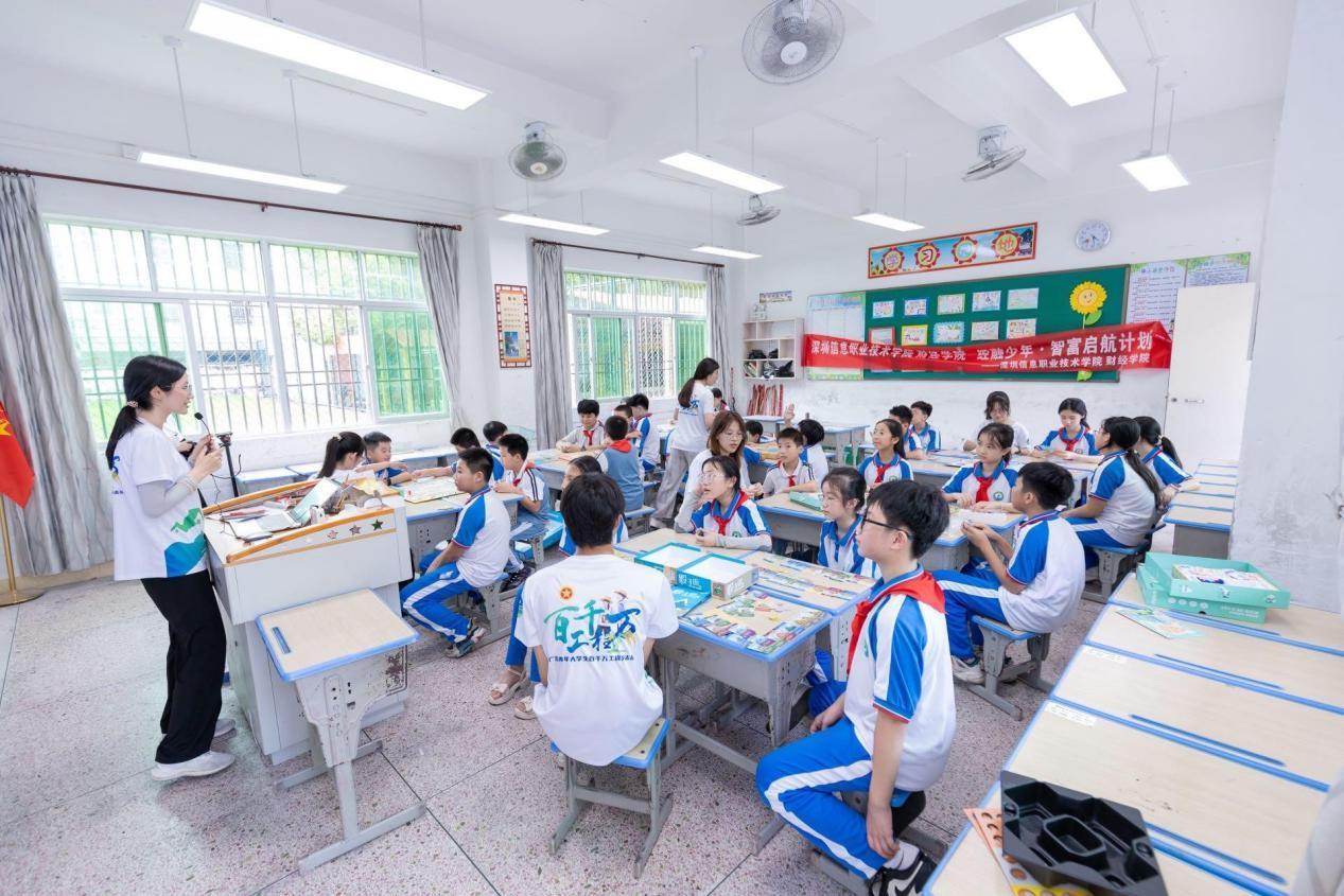 图三:志愿服务品牌——“中小幼财商启蒙教育”活动.jpg 图三:志愿服务品牌——“中小幼财商启蒙教育”活动.jpg