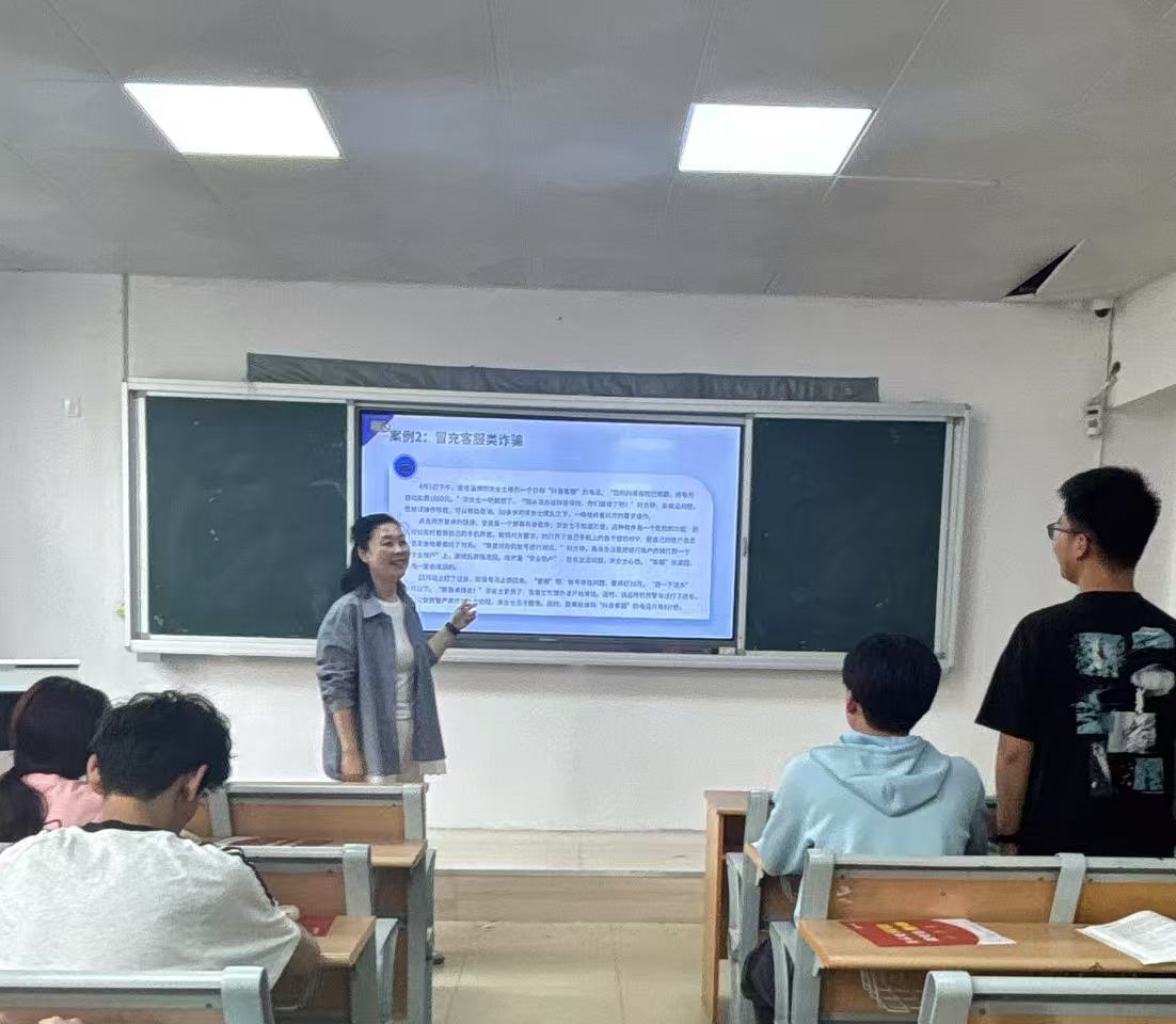 薛海燕1.jpg 薛海燕1.jpg