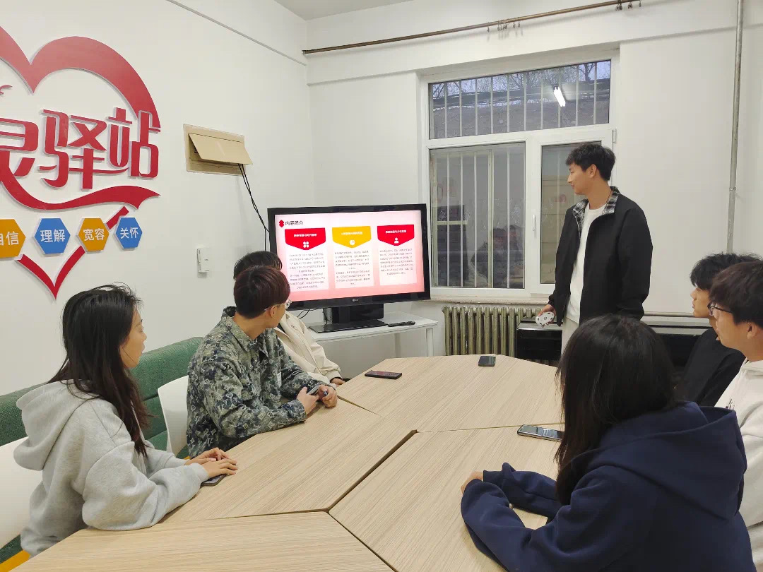 机械学院举办“苦难辉煌,追寻信仰之光”红色经典读书分享活动.jpg 机械学院举办“苦难辉煌,追寻信仰之光”红色经典读书分享活动.jpg