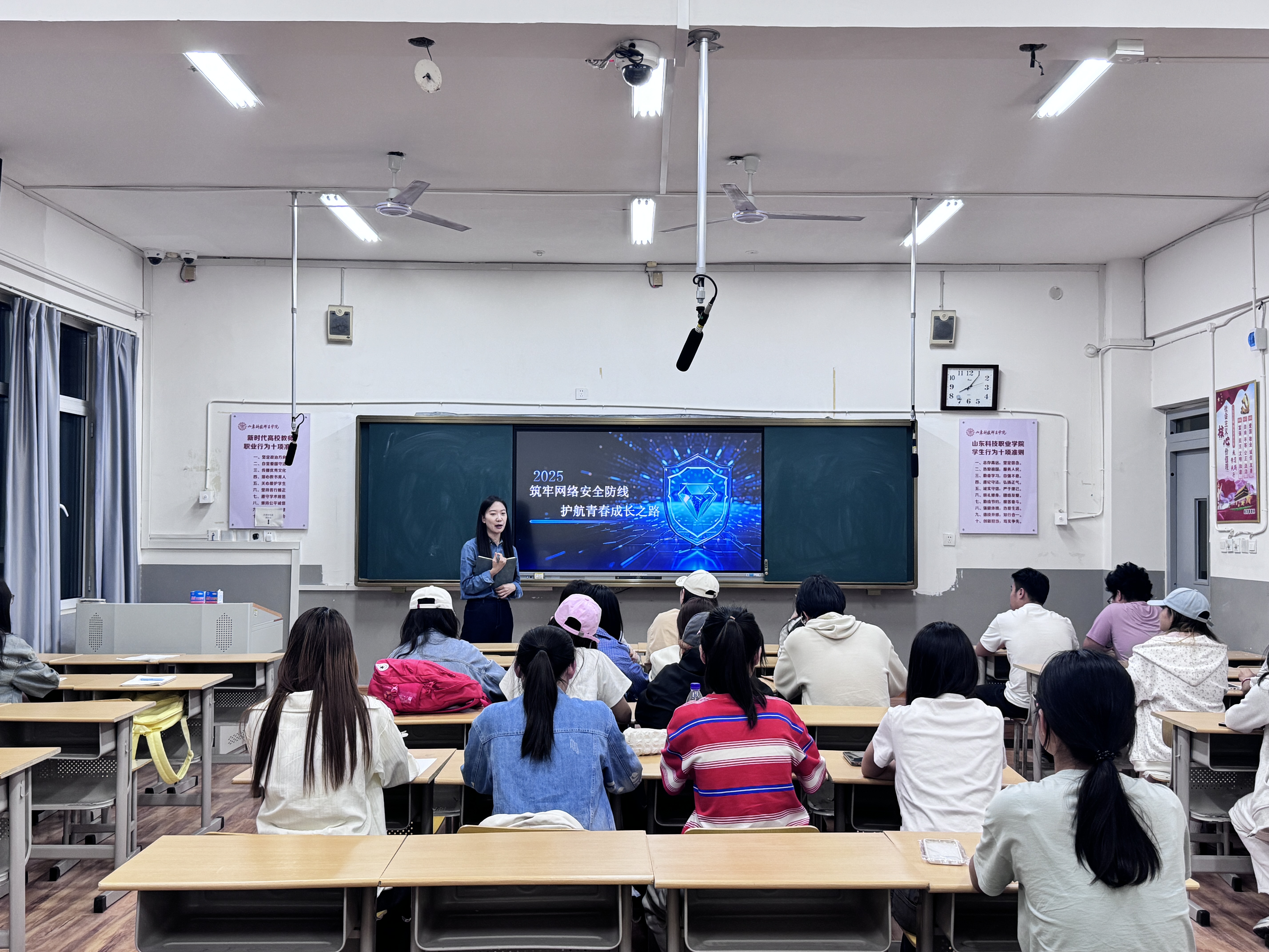 张晓迪1.jpg 张晓迪1.jpg