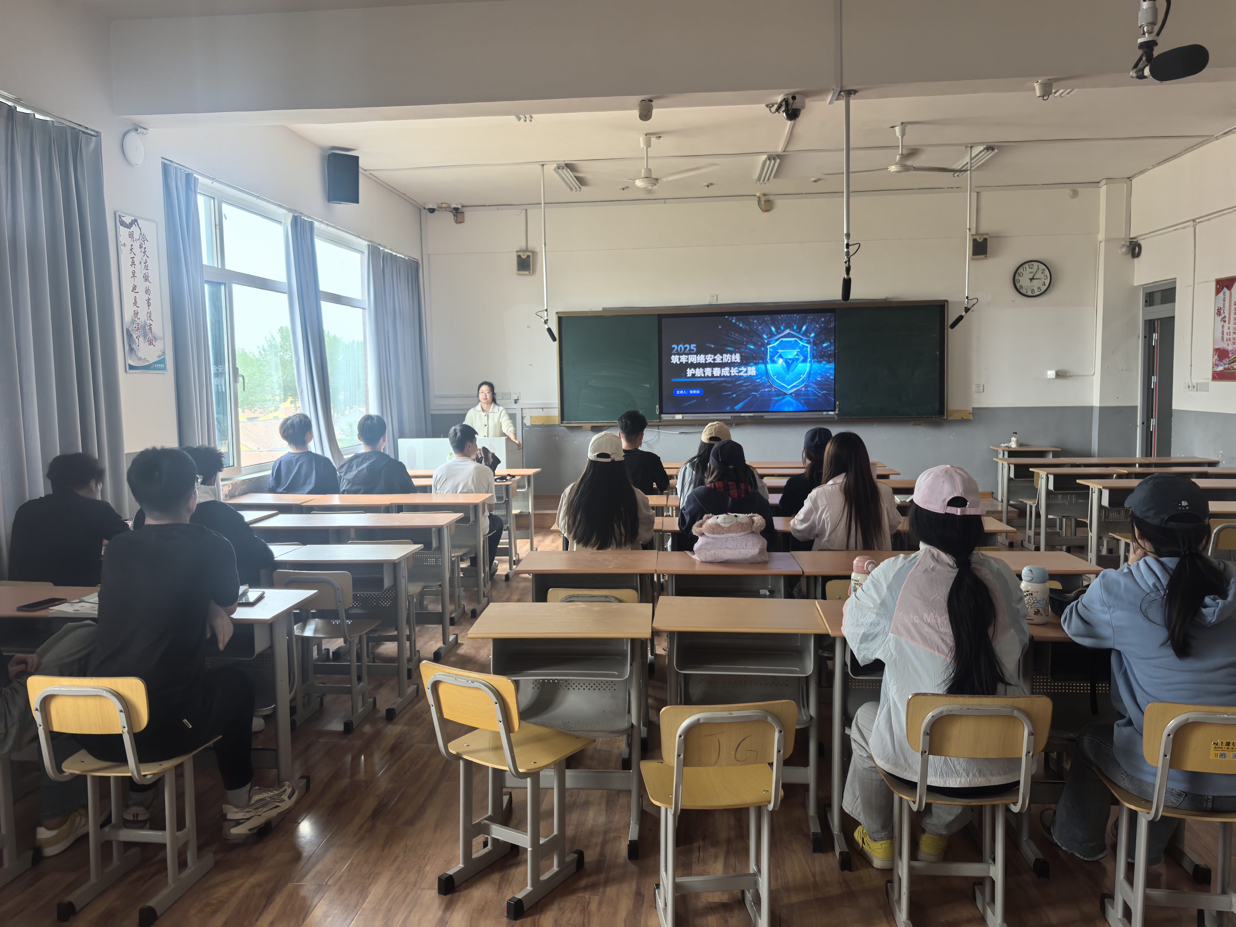 张笑如.jpg 张笑如.jpg