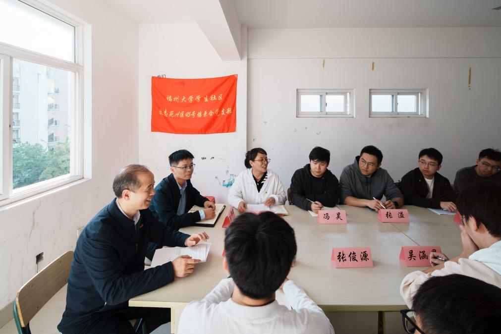 图7 兼合党支部理论学习.png