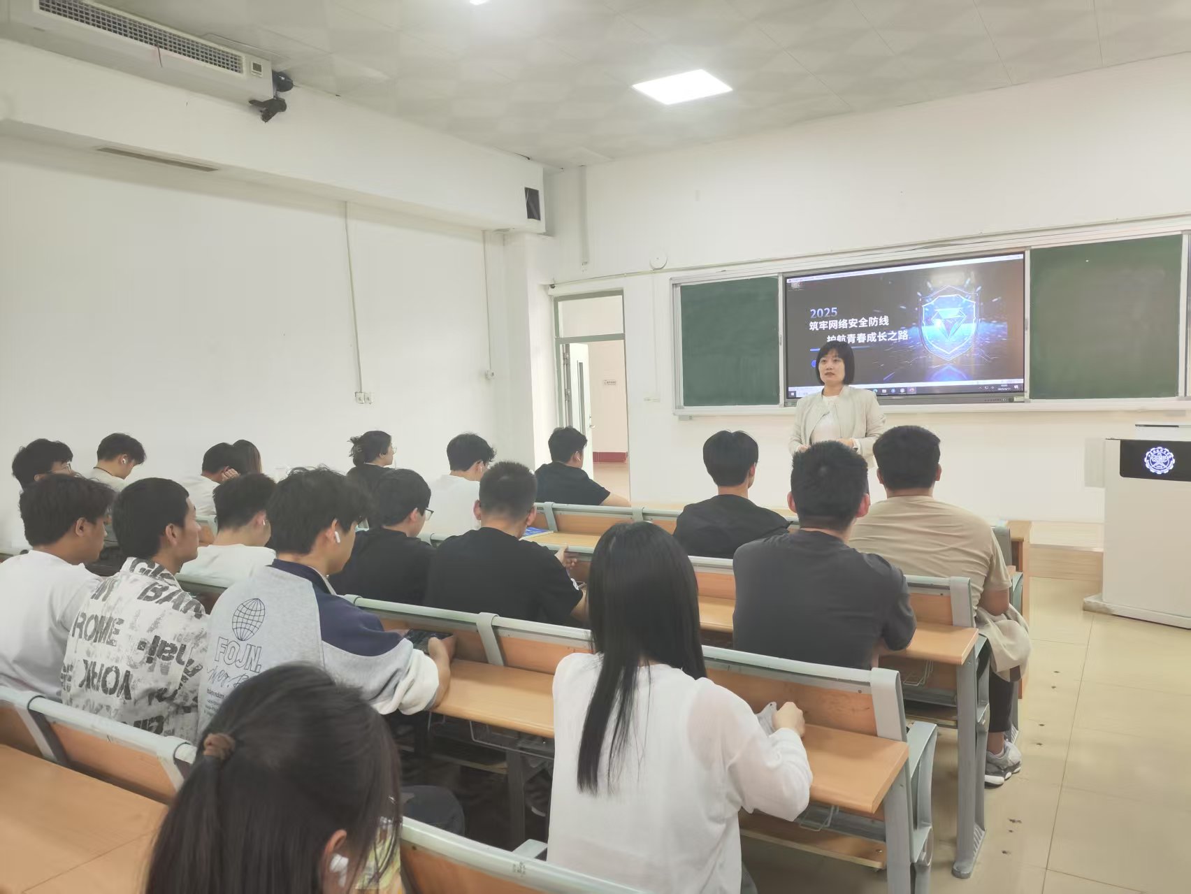 杨玉婷.jpg 杨玉婷.jpg