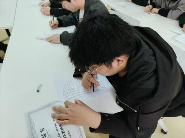 微信图片_202505051827081.jpg 微信图片_202505051827081.jpg