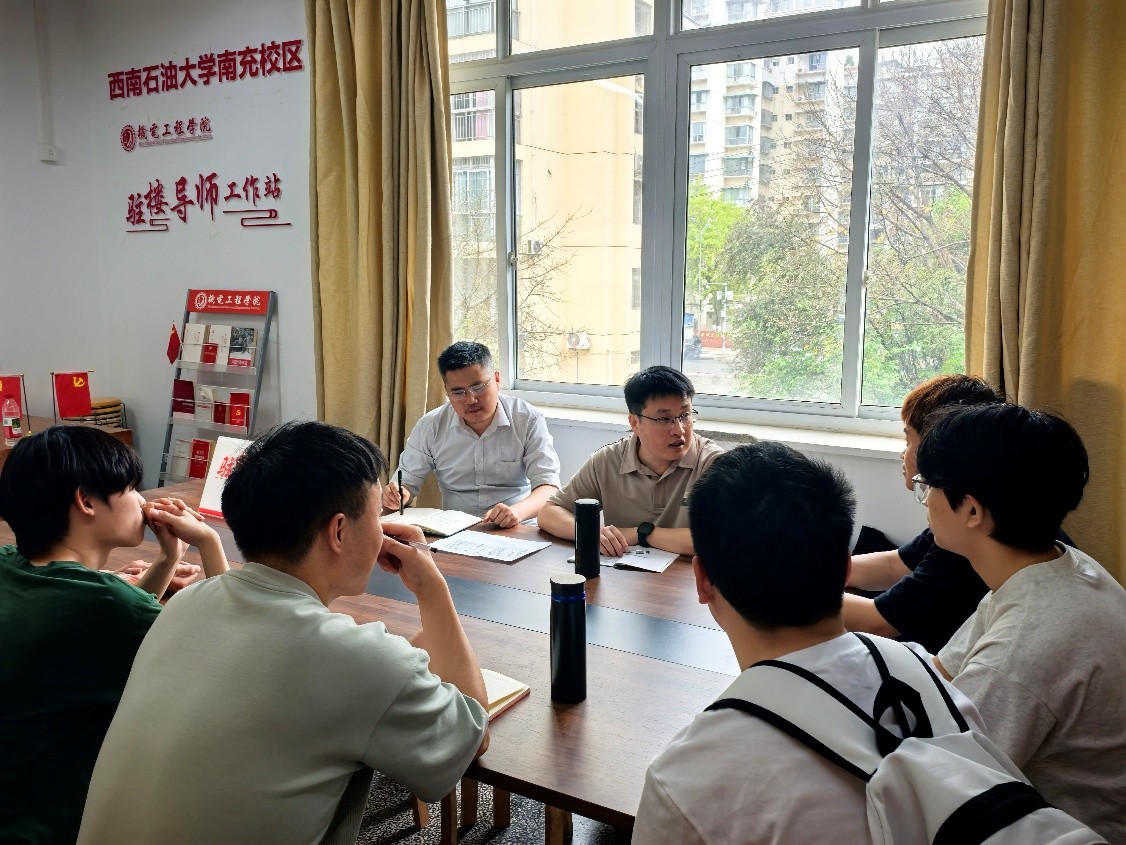 韩传军院长在驻楼导师工作站开展讲座.jpg 韩传军院长在驻楼导师工作站开展讲座.jpg