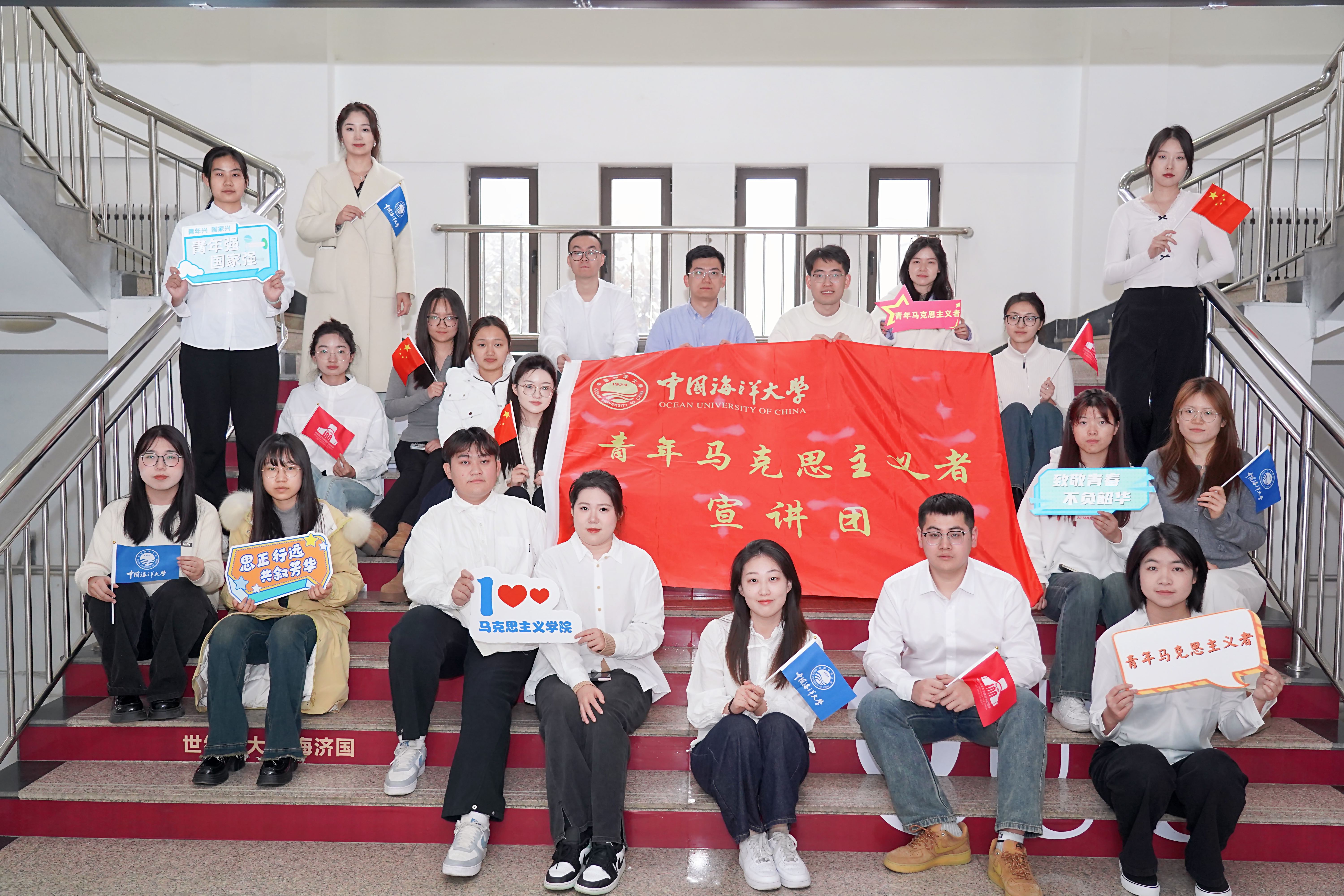 青年马克思主义者宣讲团形象照.jpg