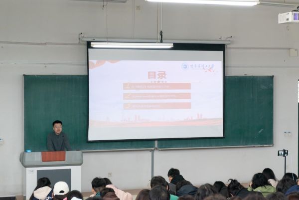 王博讲授“开学第一课”.jpg