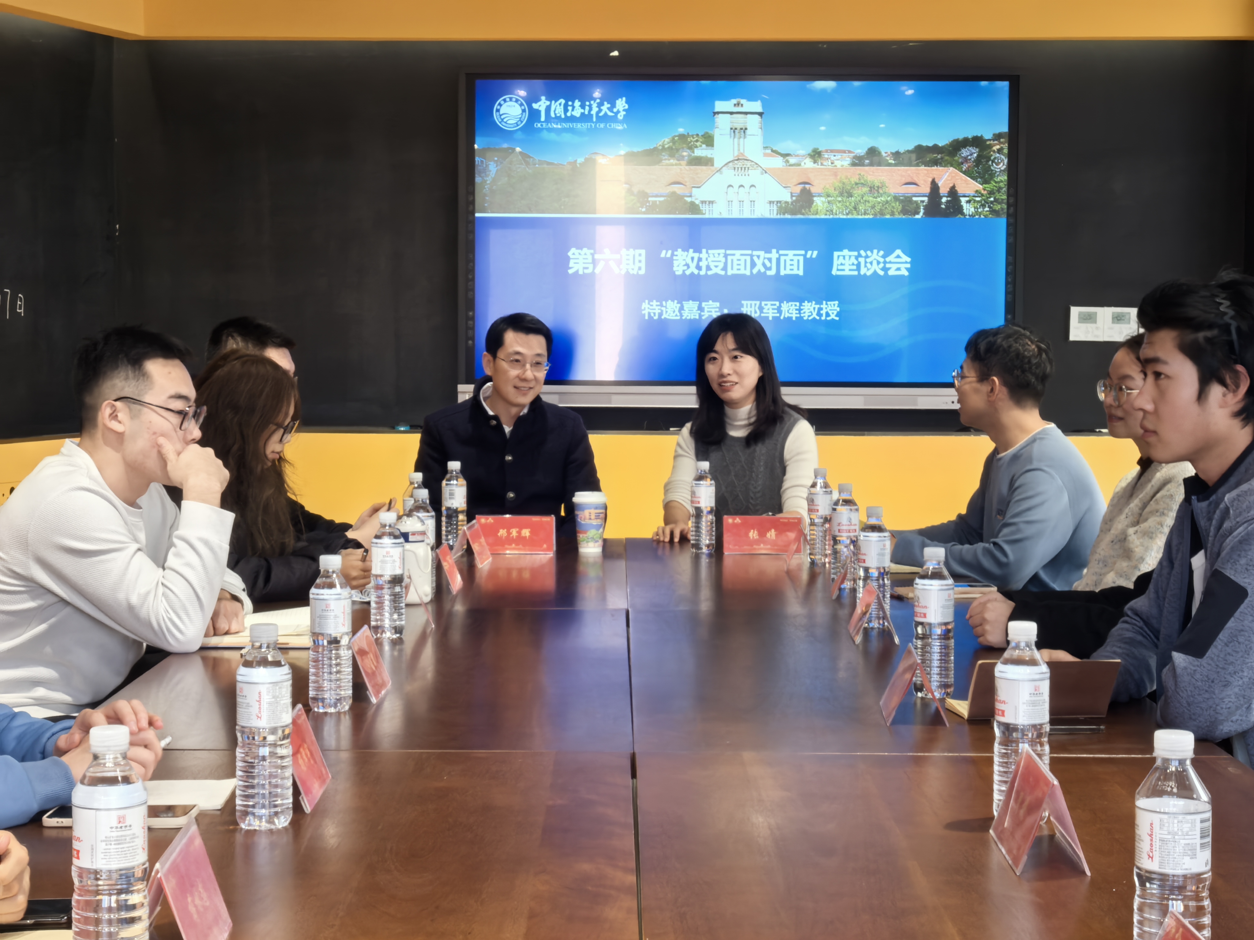 【地球】图1 邀请海洋地球科学学院邢军辉教授走入学生社区讲述极地科考故事.jpg