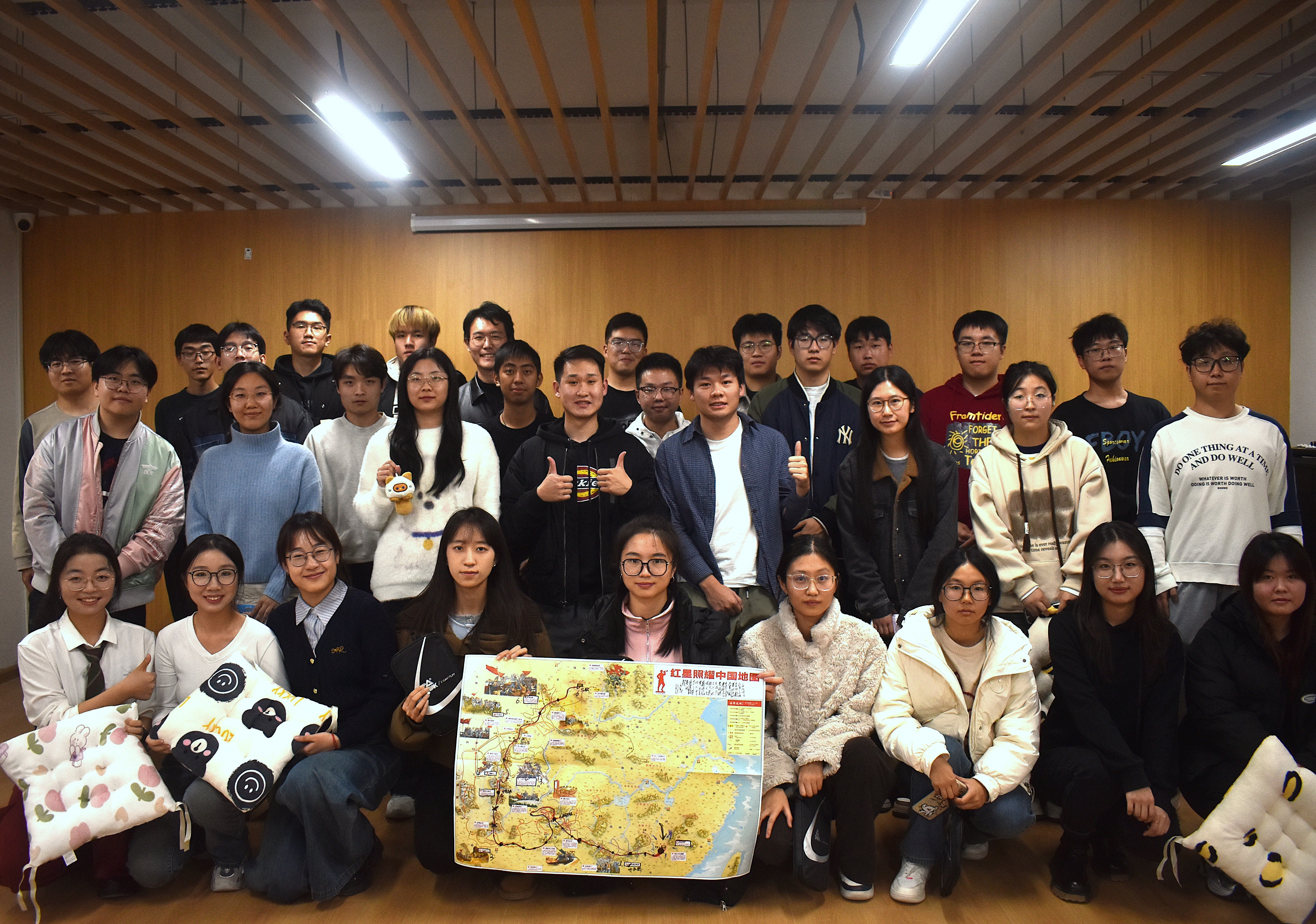 【02信息】图5：举办“【信·向海】师生共促成长——‘长征’主题宿舍挑战赛”活动.jpg