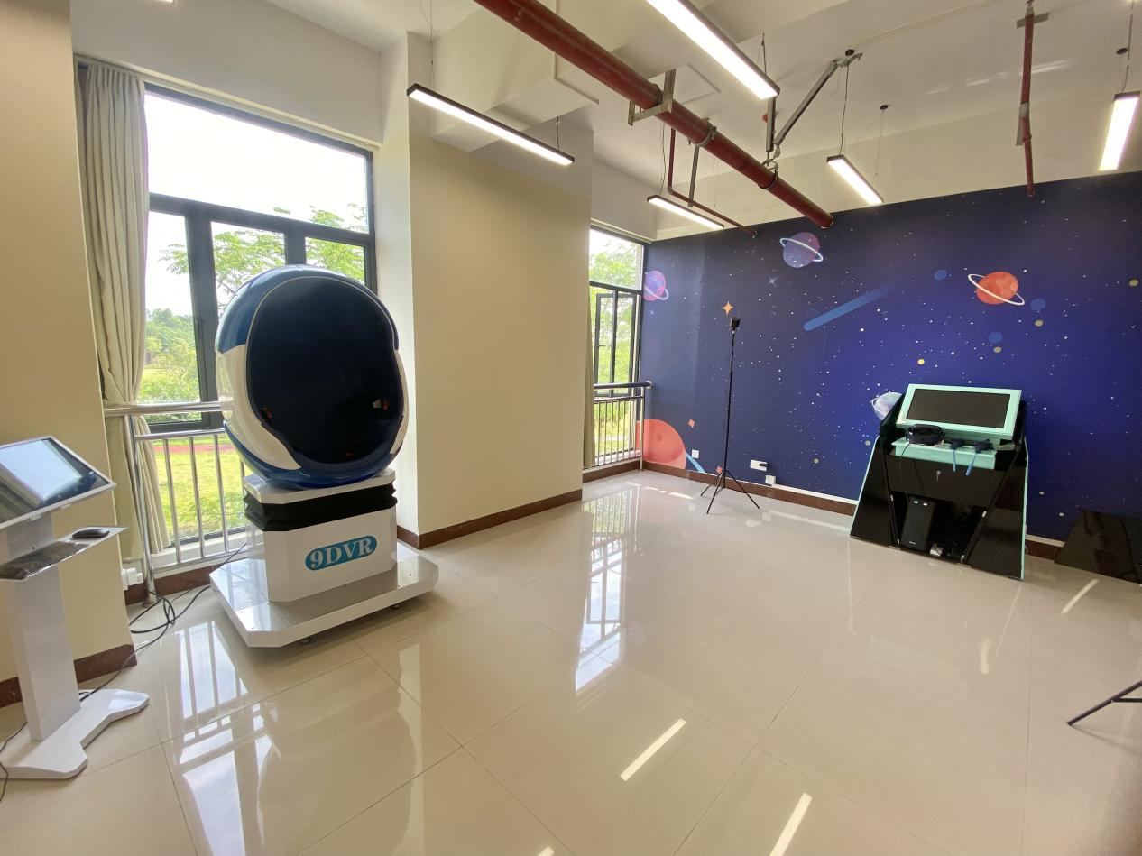 “一站式”学生社区VR体验室.png “一站式”学生社区VR体验室.png