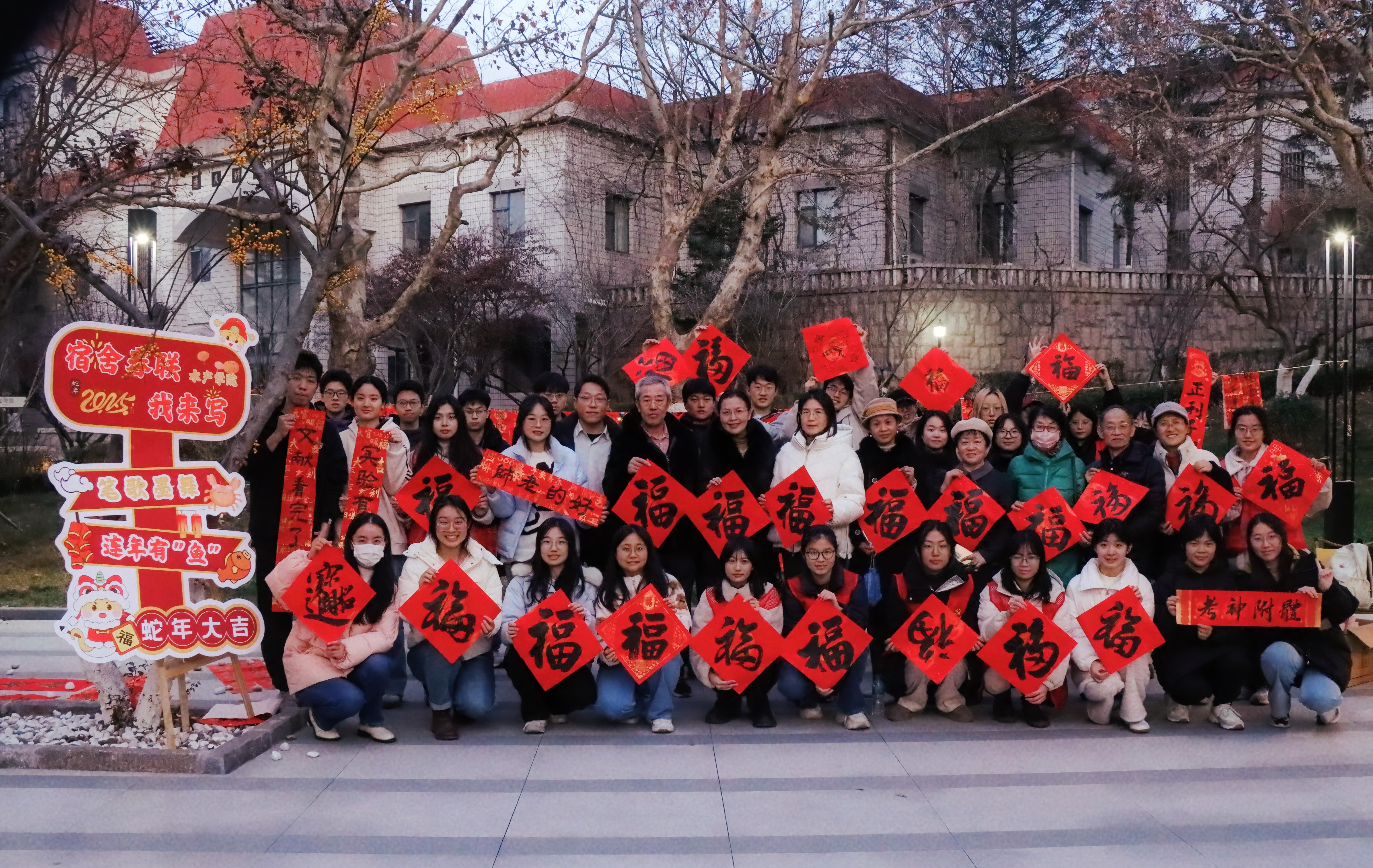 图1-“宿舍春联我来写”活动.jpg