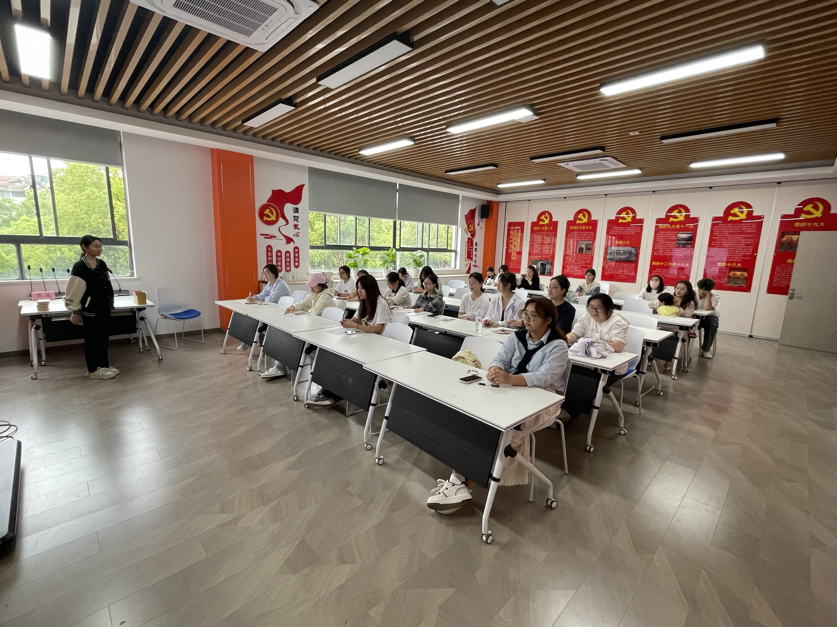 药香绘意 智绘传承——药学院举办首届“本草新绎”手抄报创作大赛1.png