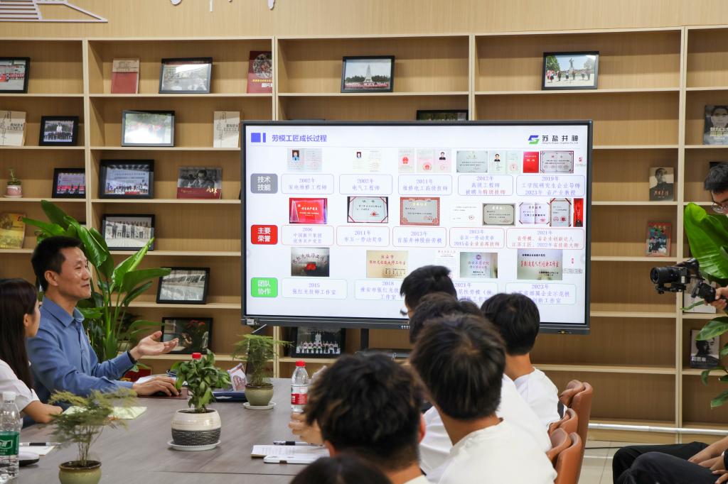 劳模工匠进社区2.jpg 劳模工匠进社区2.jpg