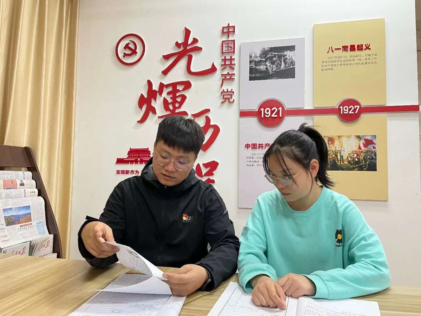 朋辈党员入党早引领_proc.jpg