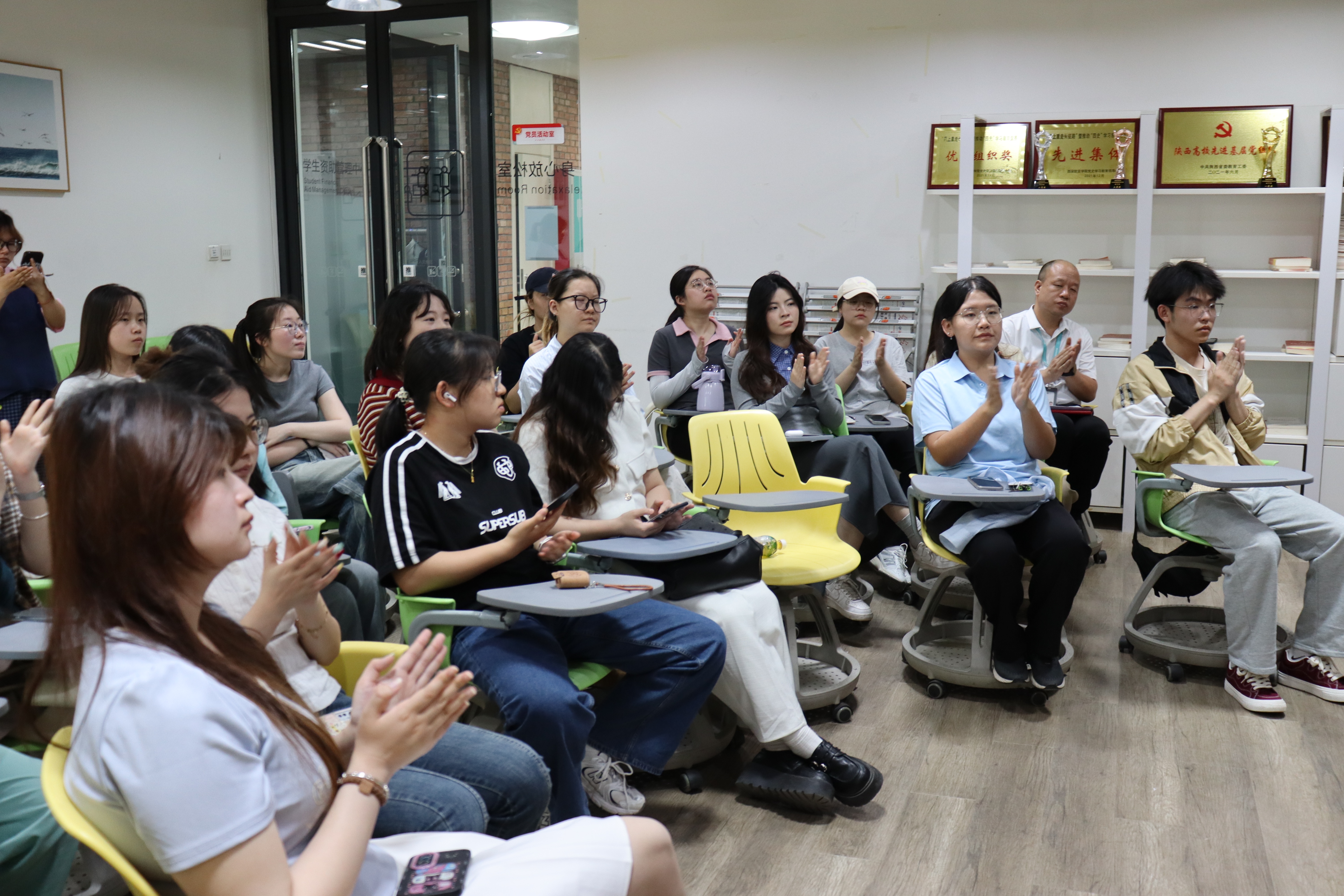 插入图片二.jpg 插入图片二.jpg