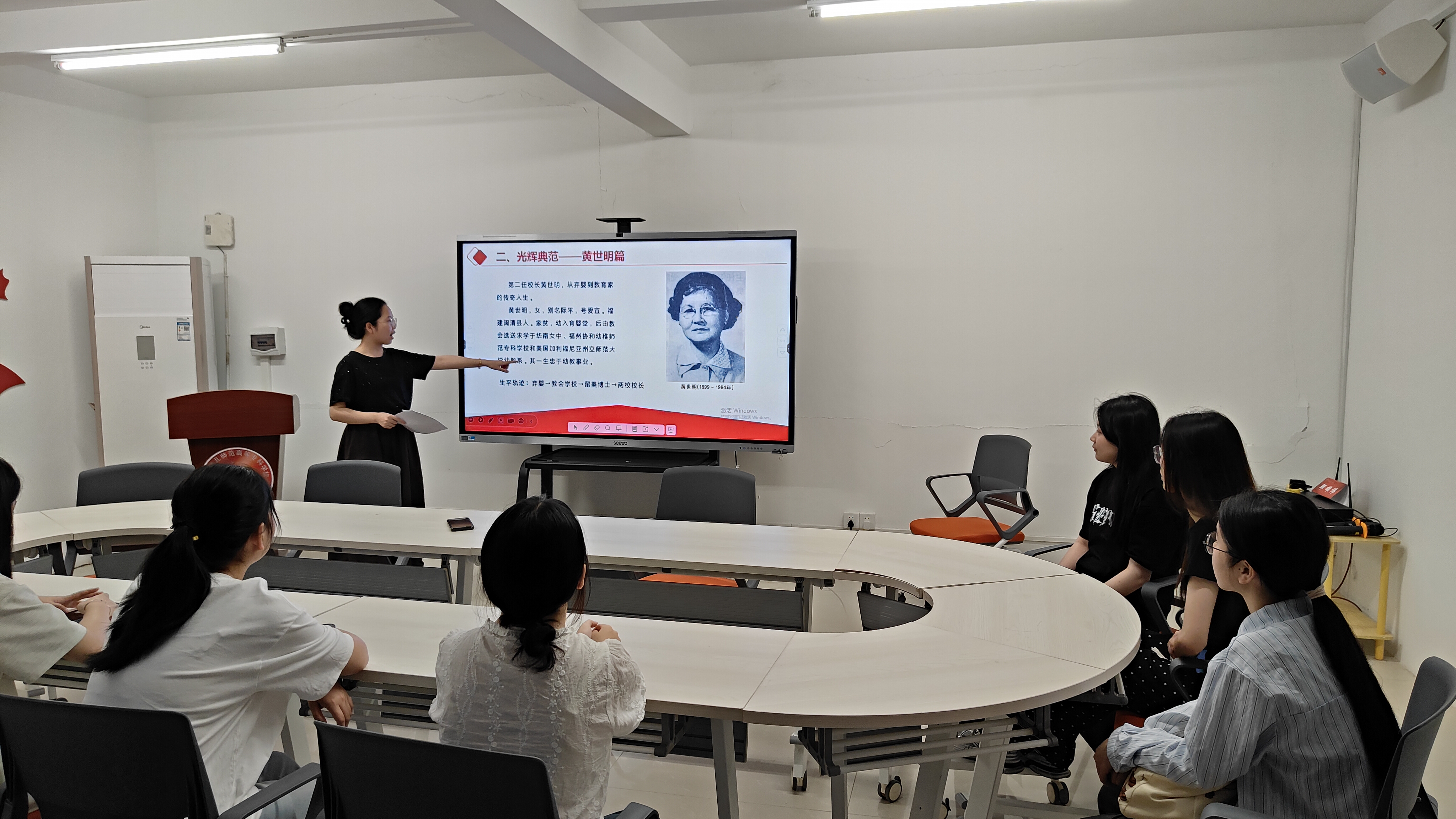 人文科学学院吴凤英：寻迹百年芳华，赓续育人薪火.jpg