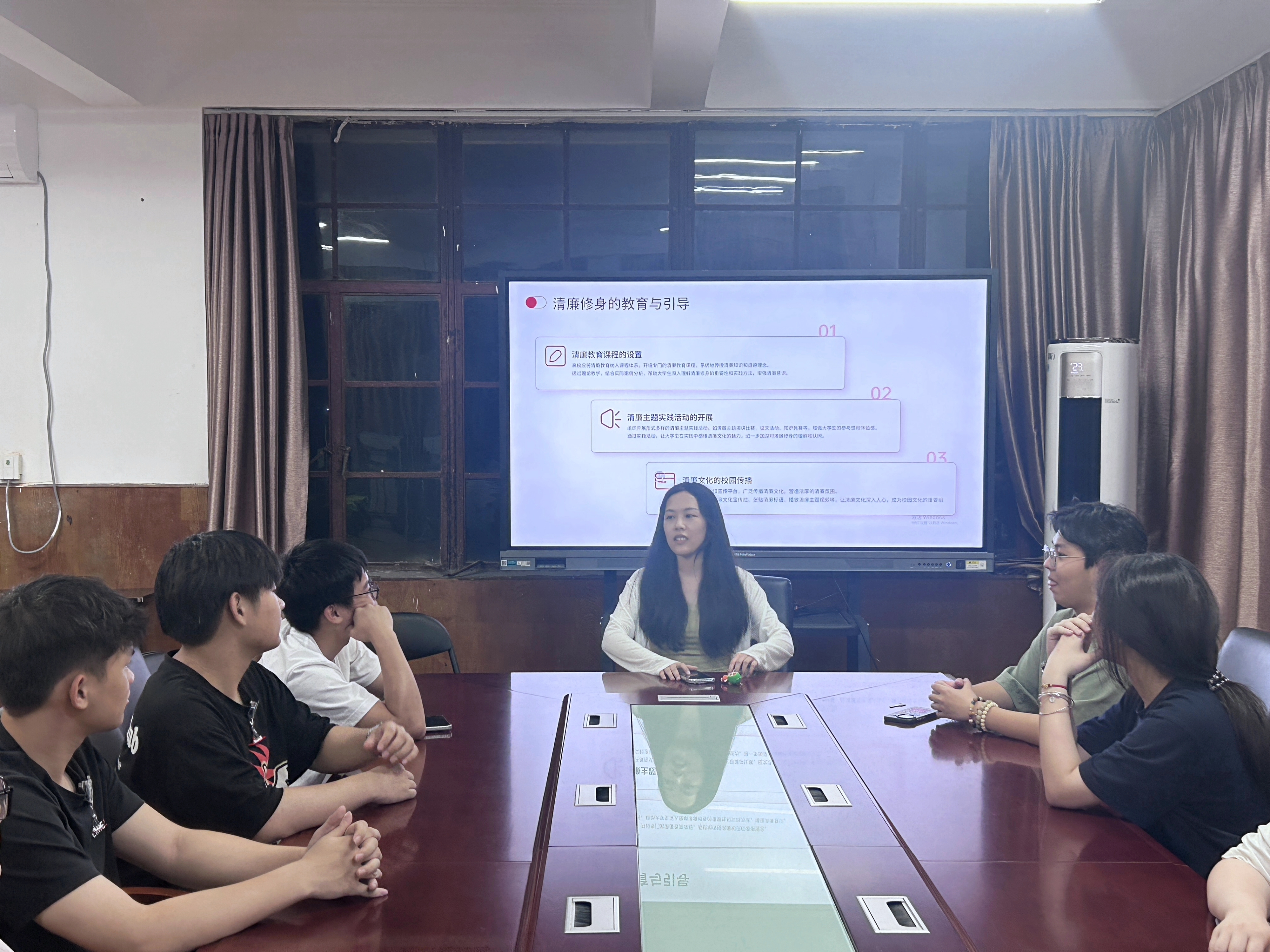 信息科学学院严晓菲老师：“清廉修身：从校园到社会的道德坚守”.jpg